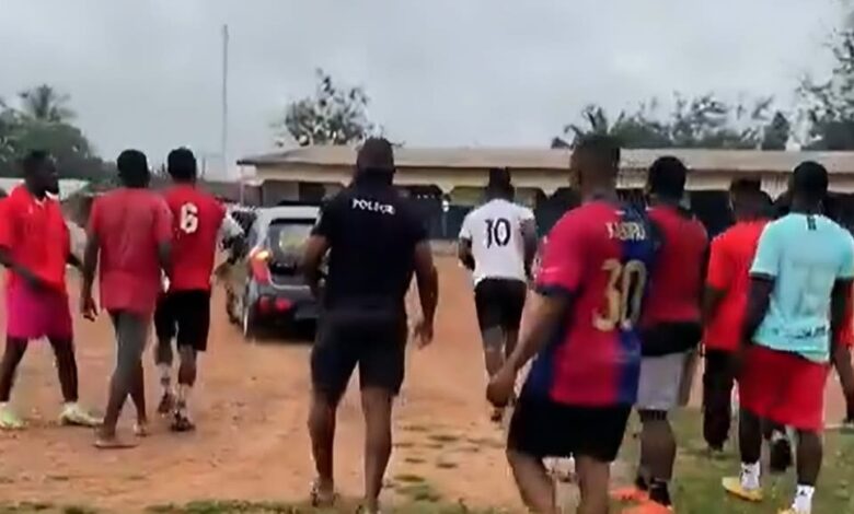 Ghana : Un footballeur m€urt après un choc vi0lent lors d’un match amateur